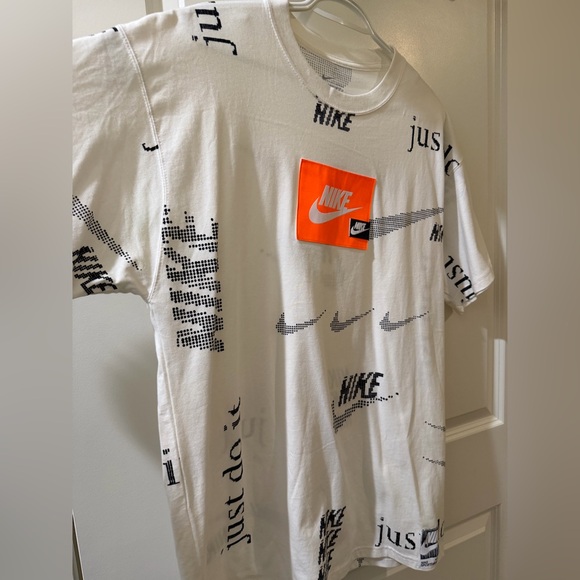 Men’s Nike white & black graphic tee size M - Picture 2 of 5